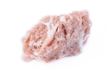 Beyaz bir arka plan üzerinde makro maden-taş çölde gül