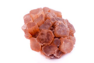 Makro mineral taş aragonit beyaz arka plan üzerinde