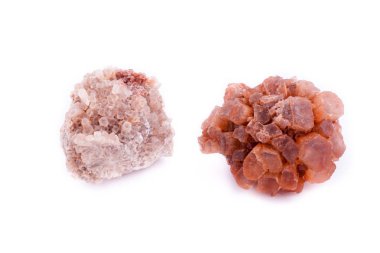 Makro mineral taş aragonit beyaz arka plan üzerinde