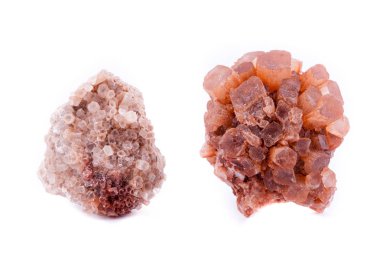 Makro mineral taş aragonit beyaz arka plan üzerinde