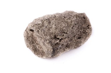 Beyaz bir arka plan üzerinde makro pirit taşı