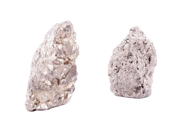 Piatra minerala macro Aur pirit pe fundal alb — Fotografie, imagine de stoc