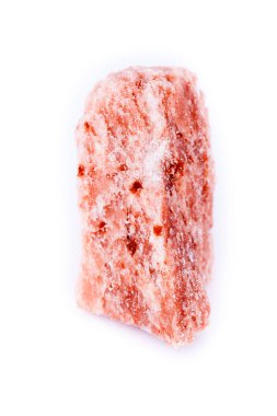 Makro mineral halite, beyaz bir arka plan üzerinde yakın çekim