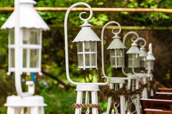 Beautiful white lanterns lined up in a row — Stock Photo, Image