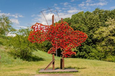 Kiev, Ukrayna - 27 Mayıs 2017: Ukr şeklinde metal yapı