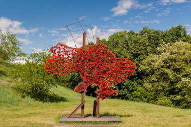 Kiev, Ukrayna - 27 Mayıs 2017: Ukr şeklinde metal yapı