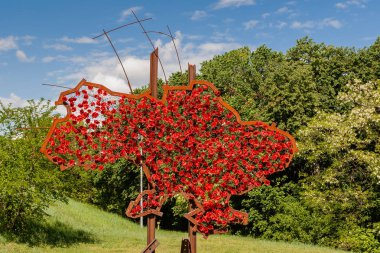 Kiev, Ukrayna - 27 Mayıs 2017: Ukr şeklinde metal yapı