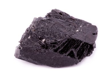 Beyaz arka plan üzerinde makro mineral taş Turmalin