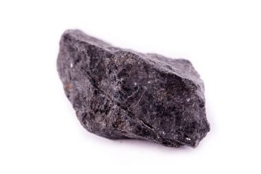 Beyaz arka plan üzerinde makro mineral taş Turmalin