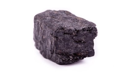 Beyaz arka plan üzerinde makro mineral taş Turmalin