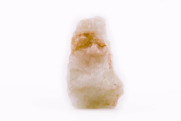 Макро мінеральний камінь Аквамарин на білому тлі — стокове фото