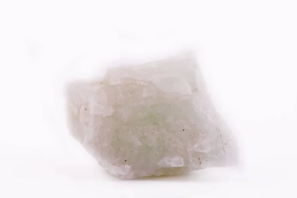Makro ásványi kő Aquamarine fehér háttér — Stock Fotó
