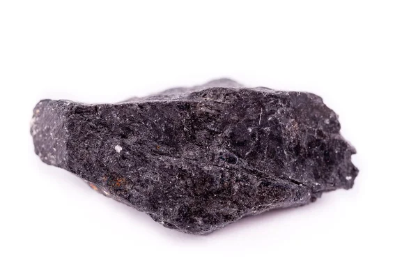 Makro mineral sten Tourmaline på vit bakgrund — Stockfoto