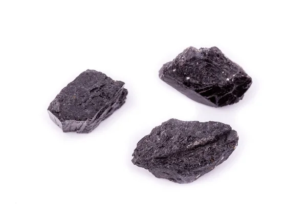Makro mineral kamień Turmalin na białym tle — Zdjęcie stockowe