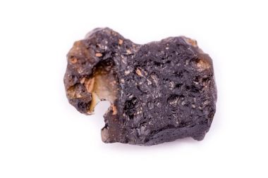 Beyaz arka plan üzerinde makro mineral taş metin