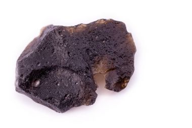 Beyaz arka plan üzerinde makro mineral taş metin