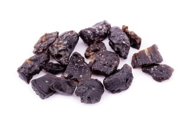 Beyaz arka plan üzerinde makro mineral taş metin