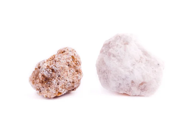 Macro piedra mineral Albit sobre fondo blanco —  Fotos de Stock