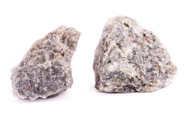 Makro mineral taş olivin beyaz arka plan üzerinde