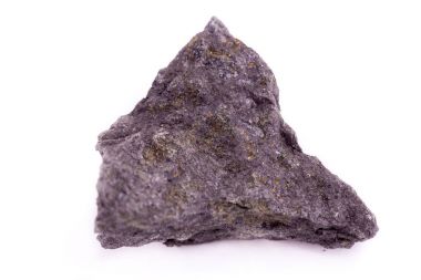 Beyaz arka plan üzerinde makro mineral taş Chalcopyrite