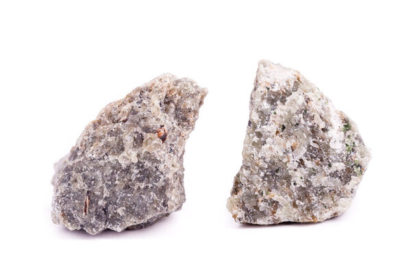 Минеральный камень Оливин на белом фоне
