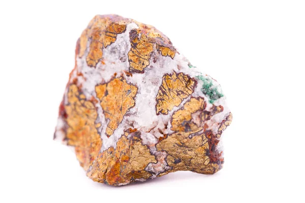 Pedra macromineral Chalcopyrite sobre fundo branco — Fotografia de Stock
