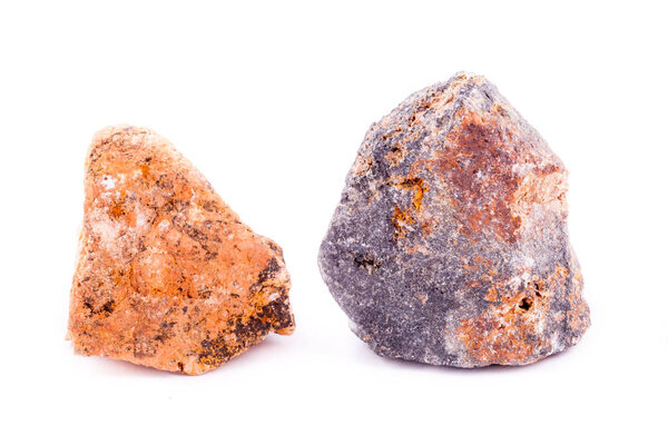 Сфаллерит из минерального камня на белом фоне
