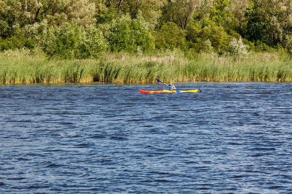 Kayaking on the river in clear weather — Stock Photo, Image