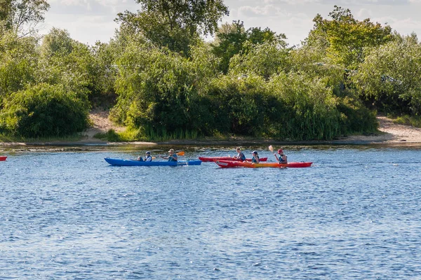 Kayaking on the river in clear weather — Stock Photo, Image