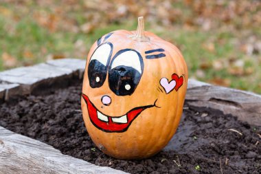 Oyma ve boyalı Cadılar Bayramı Balkabağı