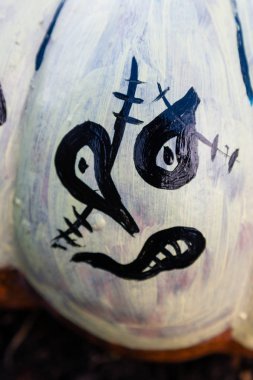 Oyma ve boyalı Cadılar Bayramı Balkabağı