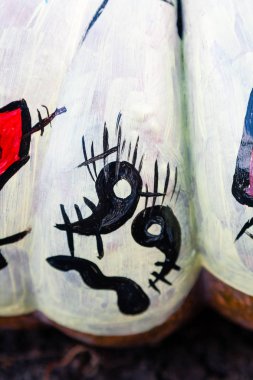 Oyma ve boyalı Cadılar Bayramı Balkabağı