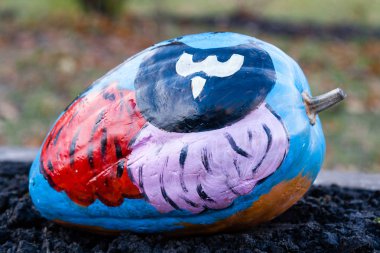 Oyma ve boyalı Cadılar Bayramı Balkabağı