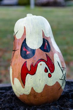 Oyma ve boyalı Cadılar Bayramı Balkabağı