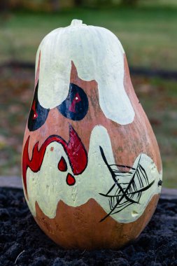 Oyma ve boyalı Cadılar Bayramı Balkabağı