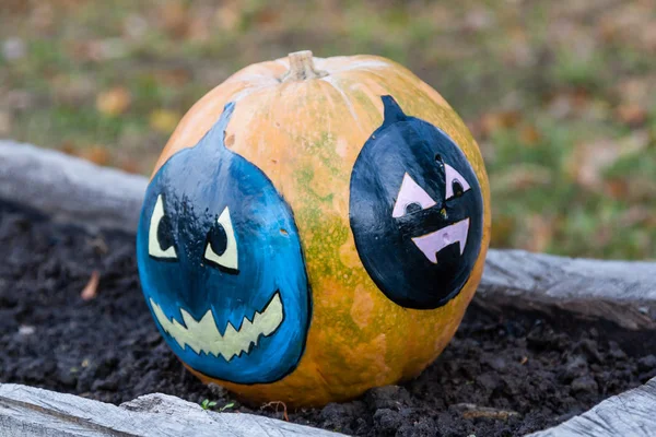 Oyma ve boyalı Cadılar Bayramı Balkabağı