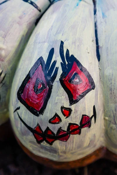 Oyma ve boyalı Cadılar Bayramı Balkabağı