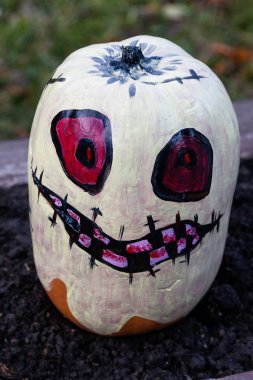 Oyma ve boyalı Cadılar Bayramı Balkabağı