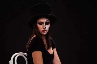 helloween parti siyah arka plan üzerinde yüz makyaj Cadılar Bayramı Gotik vampir makyaj çekici genç kadın