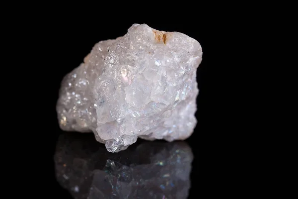 Macro minerale stenen angel aura quartz crystal op een zwarte backgro — Stockfoto