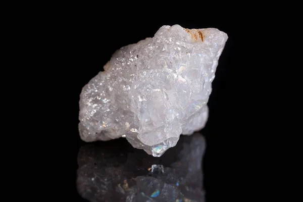 Macromineral pedra anjo aura cristal de quartzo em um backgro preto — Fotografia de Stock