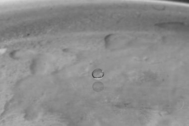 suya düşen damlalar