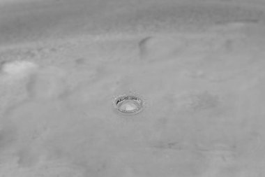 suya düşen damlalar