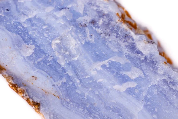 宏观矿物蓝色玛瑙在岩石在白色背景 — 图库照片