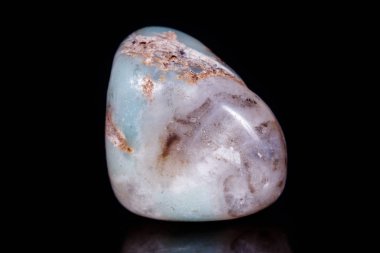Makro Mineral taş Amazonite siyah bir zemin üzerine 