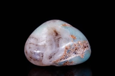 Makro Mineral taş Amazonite siyah bir zemin üzerine 