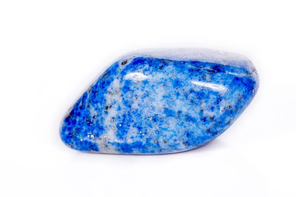 Pierre minérale macro lapis lazuli bleu (afghanistan) sur bac blanc — Photo