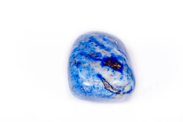 Macro mineral stone blue lapis lazuli (afgh:) on white bac — стоковое фото