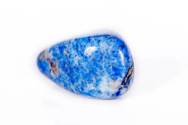 Μακροεντολή ορυκτή πέτρα μπλε λάπις λάζουλι (Αφγανιστάν) σε λευκό bac — Φωτογραφία Αρχείου