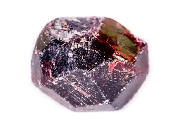 Makro dari batu garnet mineral pada latar belakang putih — Stok Foto